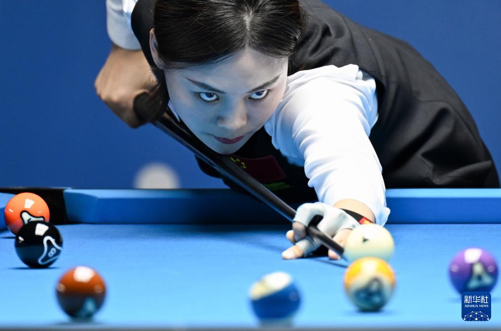 获得季军, 伊娜