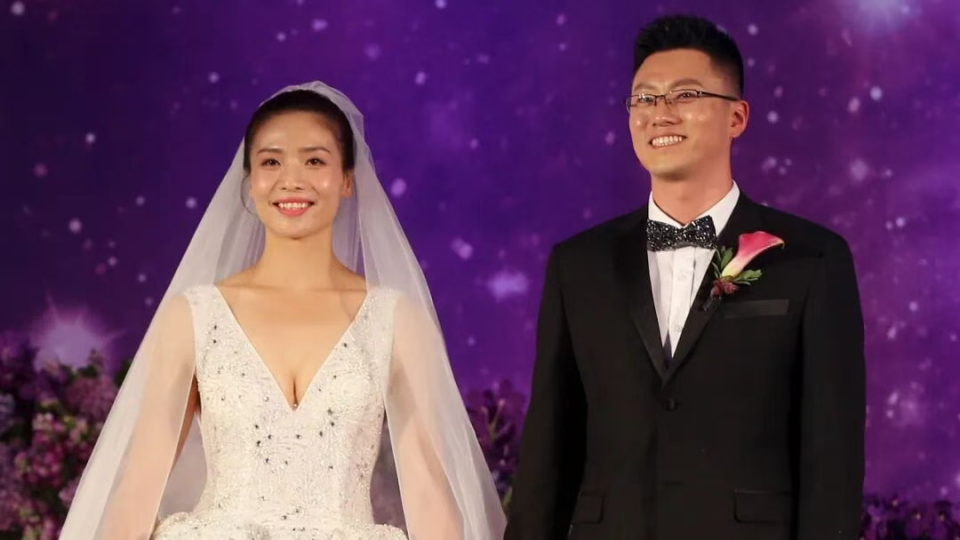 眉眼精致, qlaCE, 魏秋月的人